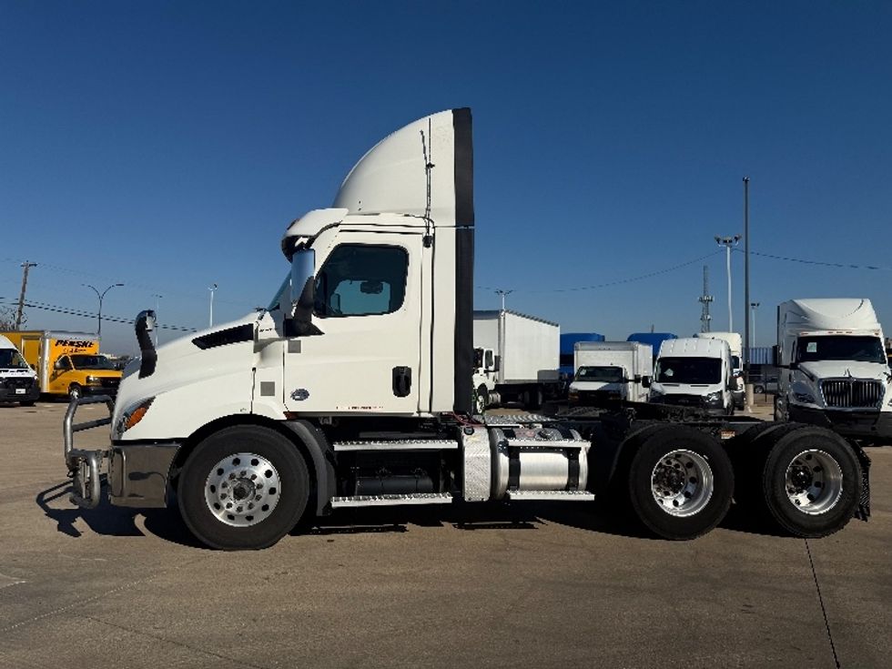 Day Cab Tractor-Heavy Duty Tractors-Freightliner-2021-T11664ST-Arlington-TX-537,715\n\t\tmiles-$ 45,000 - Image 4