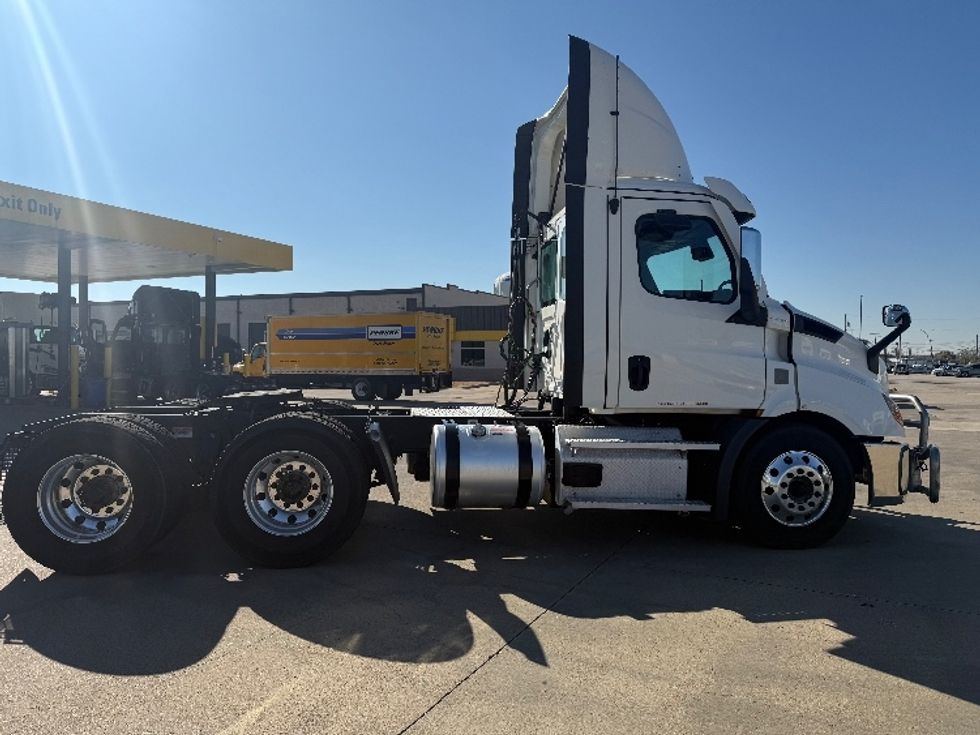Day Cab Tractor-Heavy Duty Tractors-Freightliner-2021-T11664ST-Arlington-TX-537,715\n\t\tmiles-$ 45,000 - Image 8