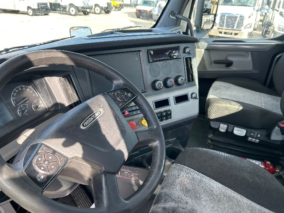 Day Cab Tractor-Heavy Duty Tractors-Freightliner-2021-T11664ST-Arlington-TX-545,671\n\t\tmiles-$ 44,000 - Image 10