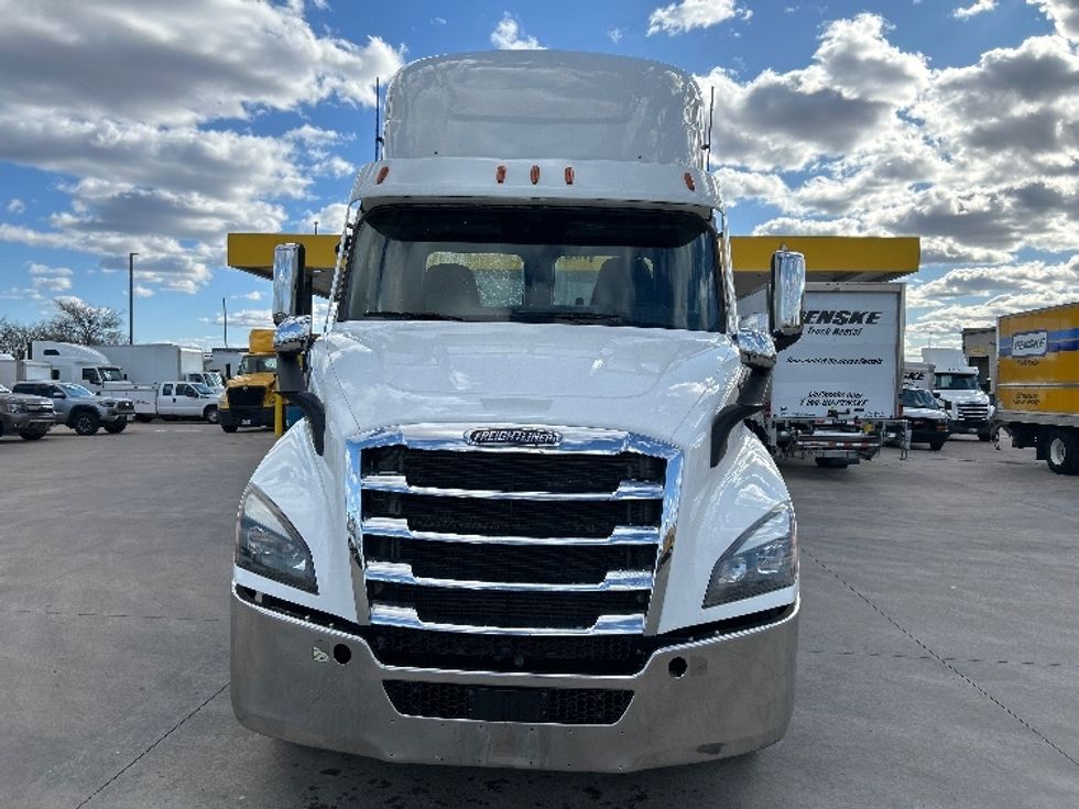 Day Cab Tractor-Heavy Duty Tractors-Freightliner-2021-T11664ST-Arlington-TX-545,671\n\t\tmiles-$ 44,000 - Image 2