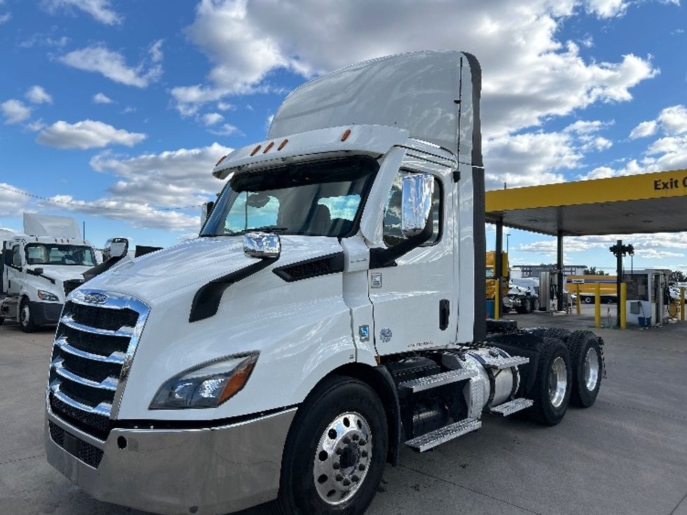 Day Cab Tractor-Heavy Duty Tractors-Freightliner-2021-T11664ST-Arlington-TX-545,671\n\t\tmiles-$ 44,000 - Image 3