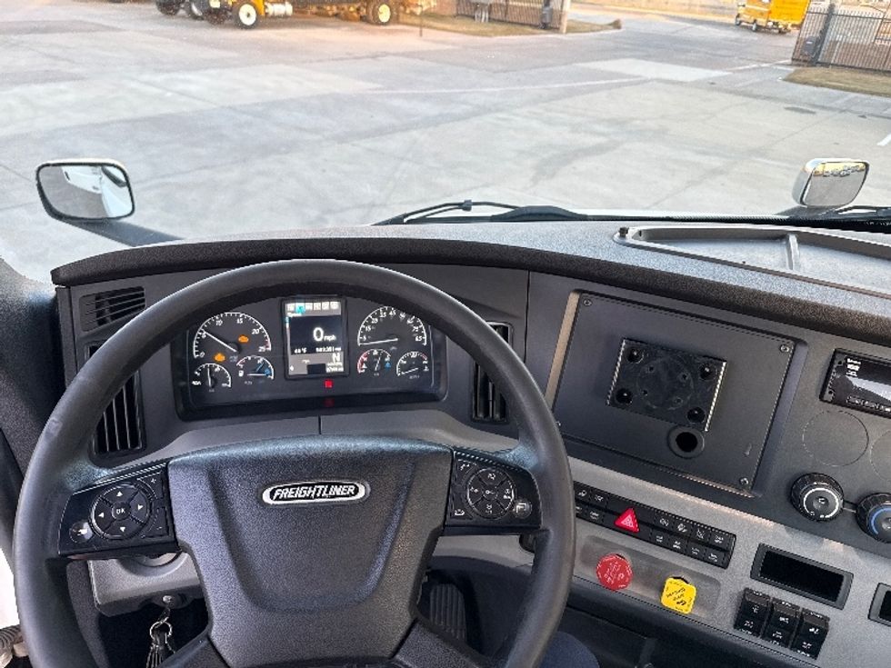 Day Cab Tractor-Heavy Duty Tractors-Freightliner-2021-T11664ST-Arlington-TX-583,746\n\t\tmiles-$ 40,000 - Image 10
