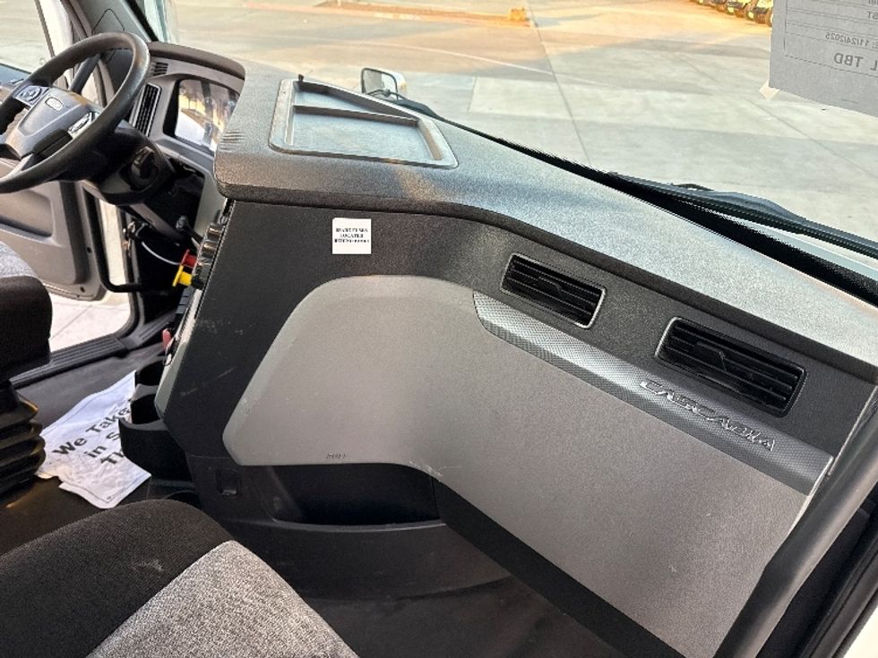 Day Cab Tractor-Heavy Duty Tractors-Freightliner-2021-T11664ST-Arlington-TX-583,746\n\t\tmiles-$ 40,000 - Image 14