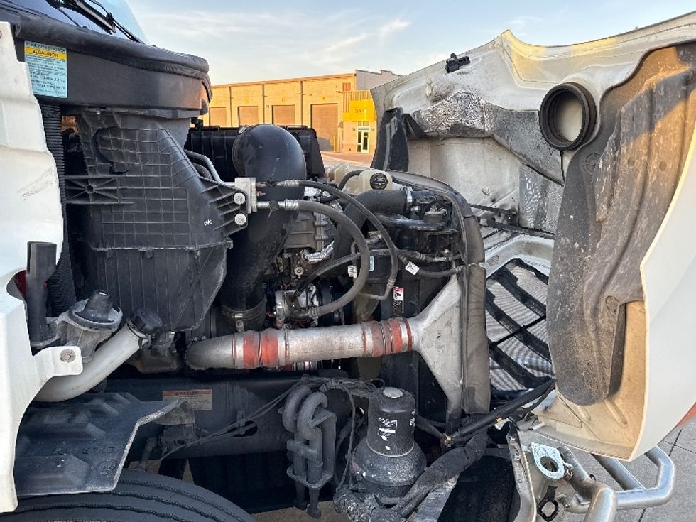 Day Cab Tractor-Heavy Duty Tractors-Freightliner-2021-T11664ST-Arlington-TX-583,746\n\t\tmiles-$ 40,000 - Image 15