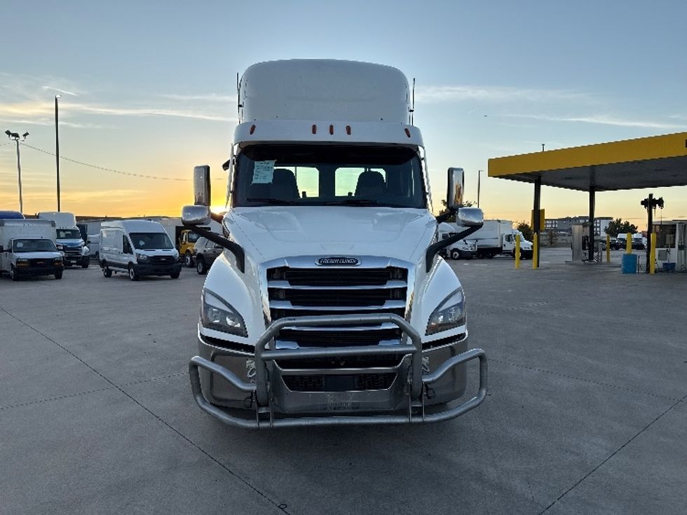 Day Cab Tractor-Heavy Duty Tractors-Freightliner-2021-T11664ST-Arlington-TX-583,746\n\t\tmiles-$ 40,000 - Image 2