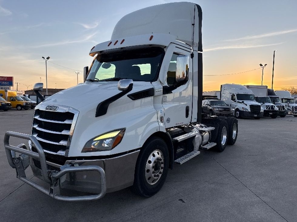 Day Cab Tractor-Heavy Duty Tractors-Freightliner-2021-T11664ST-Arlington-TX-583,746\n\t\tmiles-$ 40,000 - Image 3