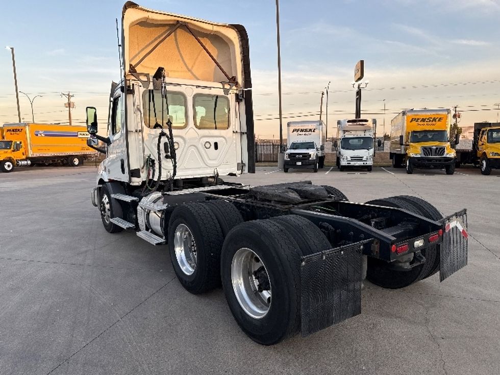 Day Cab Tractor-Heavy Duty Tractors-Freightliner-2021-T11664ST-Arlington-TX-583,746\n\t\tmiles-$ 40,000 - Image 5