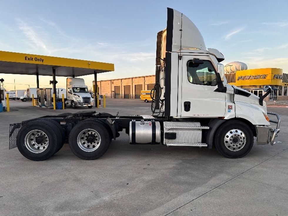 Day Cab Tractor-Heavy Duty Tractors-Freightliner-2021-T11664ST-Arlington-TX-583,746\n\t\tmiles-$ 40,000 - Image 8