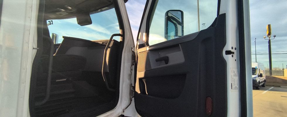 Day Cab Tractor-Heavy Duty Tractors-Freightliner-2021-T11664ST-Arlington-TX-635,080\n\t\tmiles-$ 34,250 - Image 12