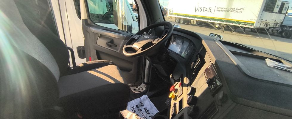 Day Cab Tractor-Heavy Duty Tractors-Freightliner-2021-T11664ST-Arlington-TX-635,080\n\t\tmiles-$ 34,250 - Image 14