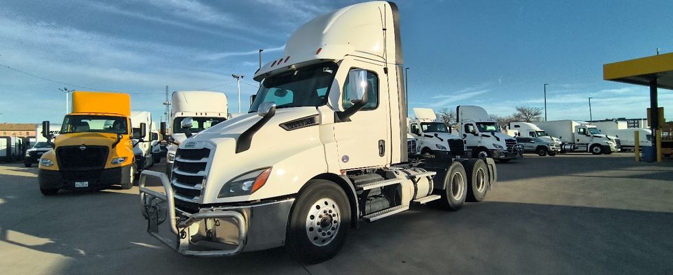 Day Cab Tractor-Heavy Duty Tractors-Freightliner-2021-T11664ST-Arlington-TX-635,080\n\t\tmiles-$ 34,250 - Image 3
