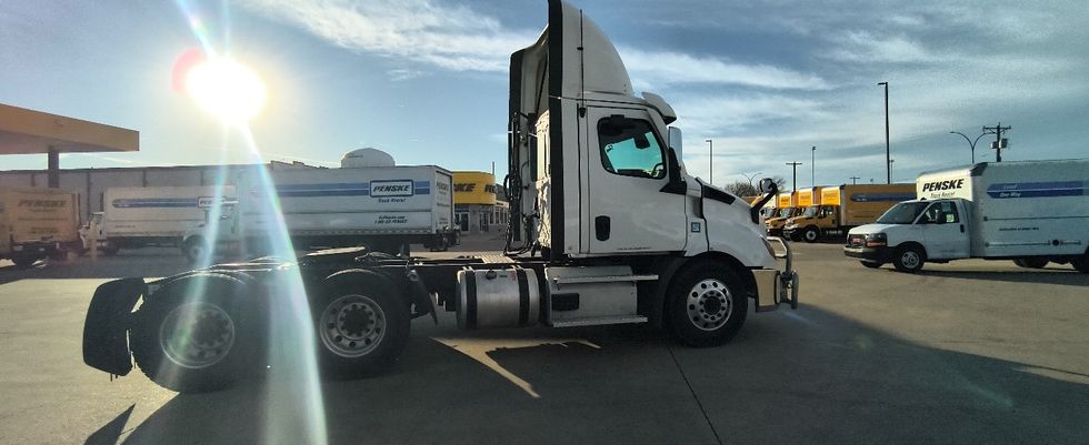 Day Cab Tractor-Heavy Duty Tractors-Freightliner-2021-T11664ST-Arlington-TX-635,080\n\t\tmiles-$ 34,250 - Image 8