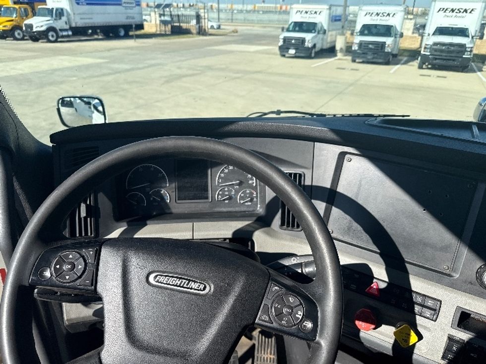 Day Cab Tractor-Heavy Duty Tractors-Freightliner-2021-T11664ST-Arlington-TX-656,838\n\t\tmiles-$ 30,250 - Image 11