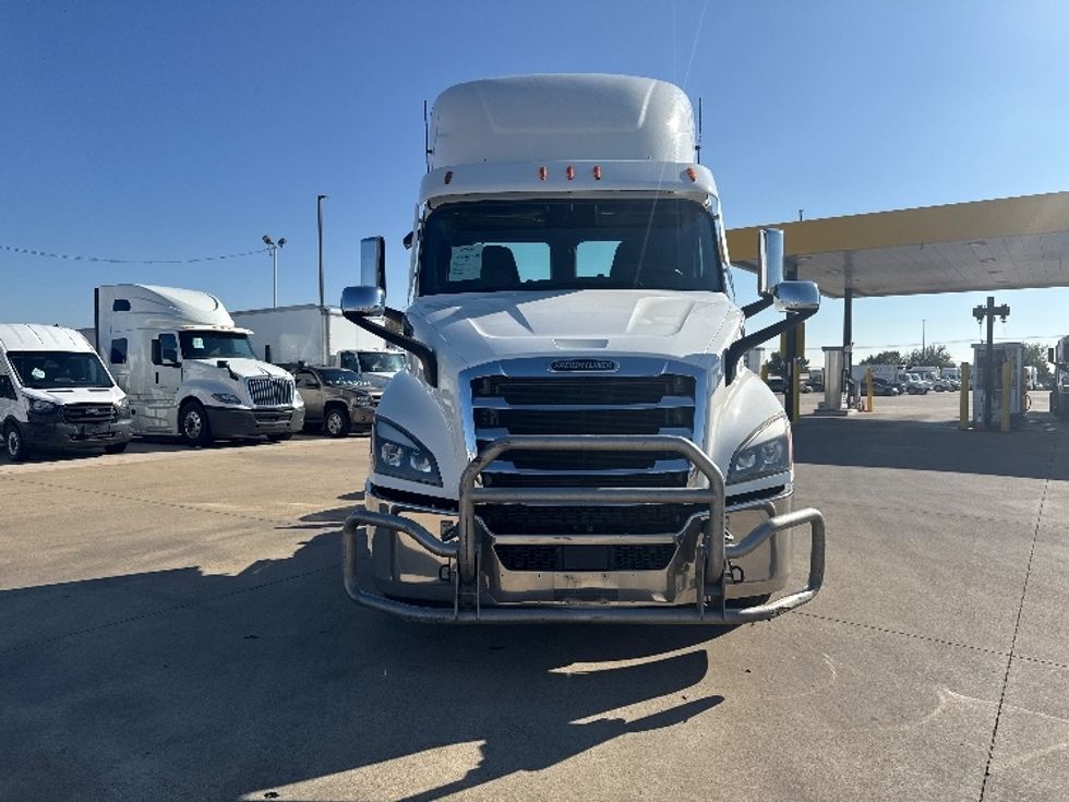 Day Cab Tractor-Heavy Duty Tractors-Freightliner-2021-T11664ST-Arlington-TX-656,838\n\t\tmiles-$ 30,250 - Image 2
