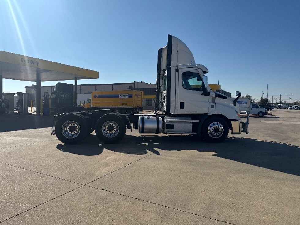 Day Cab Tractor-Heavy Duty Tractors-Freightliner-2021-T11664ST-Arlington-TX-656,838\n\t\tmiles-$ 30,250 - Image 8