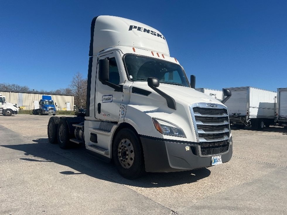 Day Cab Tractor-Heavy Duty Tractors-Freightliner-2021-T11664ST-Baton Rouge-LA-579,098\n\t\tmiles-$ 53,000 - Image 1
