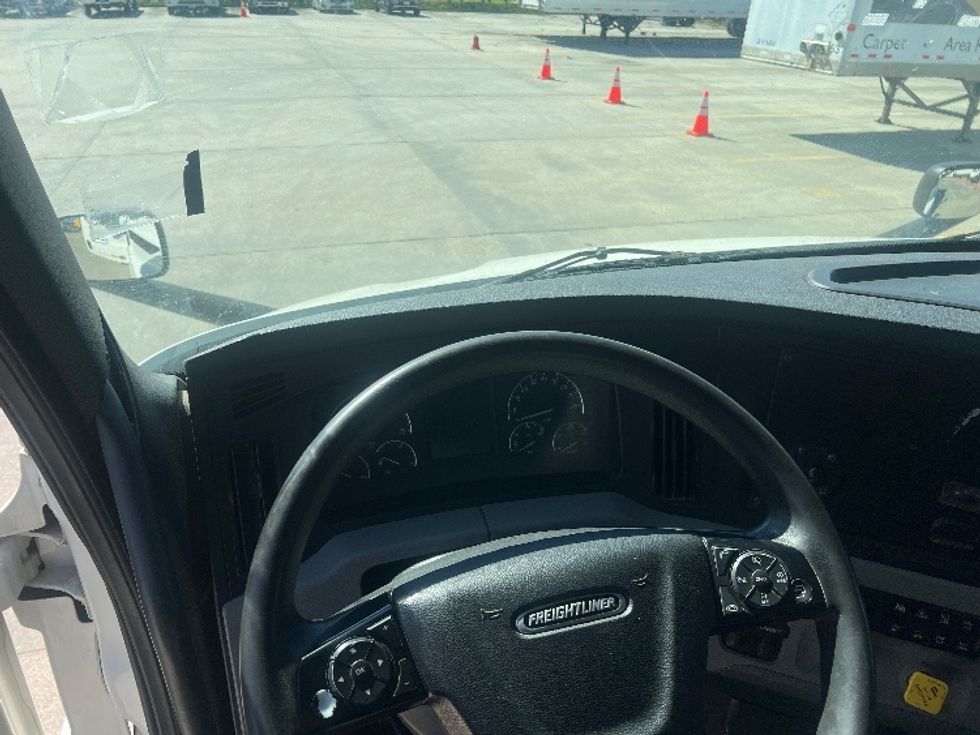 Day Cab Tractor-Heavy Duty Tractors-Freightliner-2021-T11664ST-Baton Rouge-LA-579,098\n\t\tmiles-$ 53,000 - Image 11