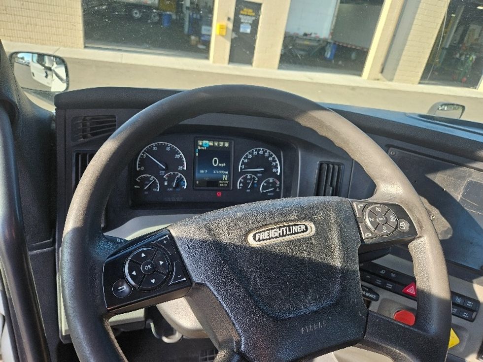 Day Cab Tractor-Heavy Duty Tractors-Freightliner-2021-T11664ST-Brooklyn Park-MN-370,971\n\t\tmiles-$ 52,750 - Image 11
