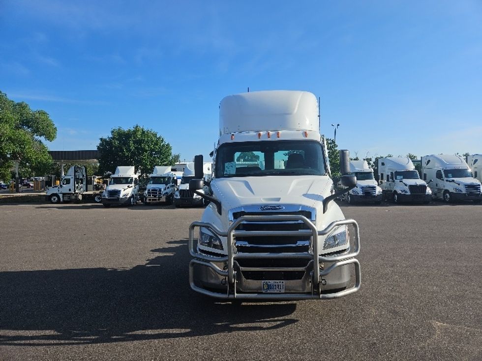 Day Cab Tractor-Heavy Duty Tractors-Freightliner-2021-T11664ST-Brooklyn Park-MN-370,971\n\t\tmiles-$ 52,750 - Image 2