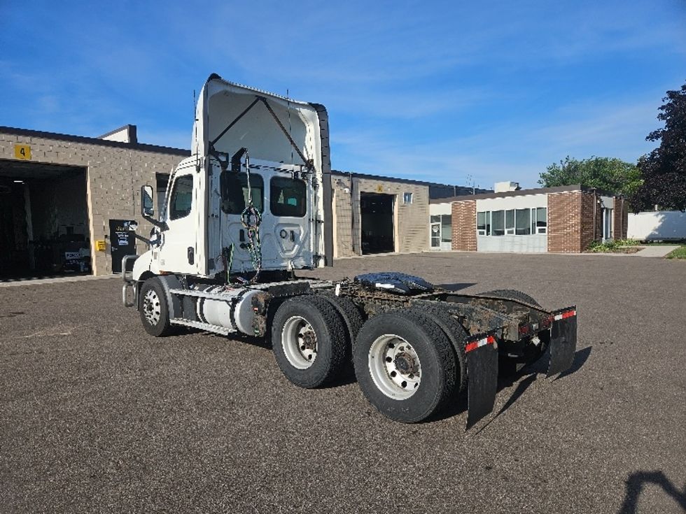 Day Cab Tractor-Heavy Duty Tractors-Freightliner-2021-T11664ST-Brooklyn Park-MN-370,971\n\t\tmiles-$ 52,750 - Image 5