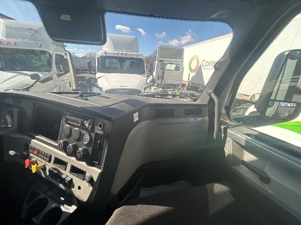 Day Cab Tractor-Heavy Duty Tractors-Freightliner-2021-T11664ST-Brooklyn Park-MN-918,016\n\t\tmiles-$ 27,750 - Image 12