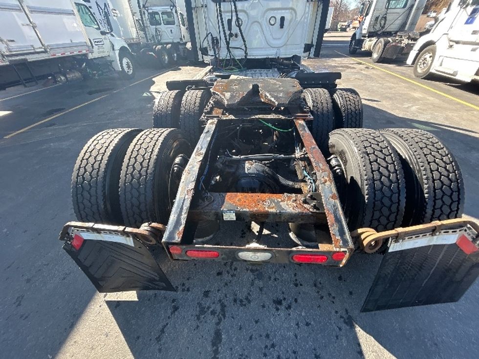 Day Cab Tractor-Heavy Duty Tractors-Freightliner-2021-T11664ST-Brooklyn Park-MN-918,016\n\t\tmiles-$ 27,750 - Image 6