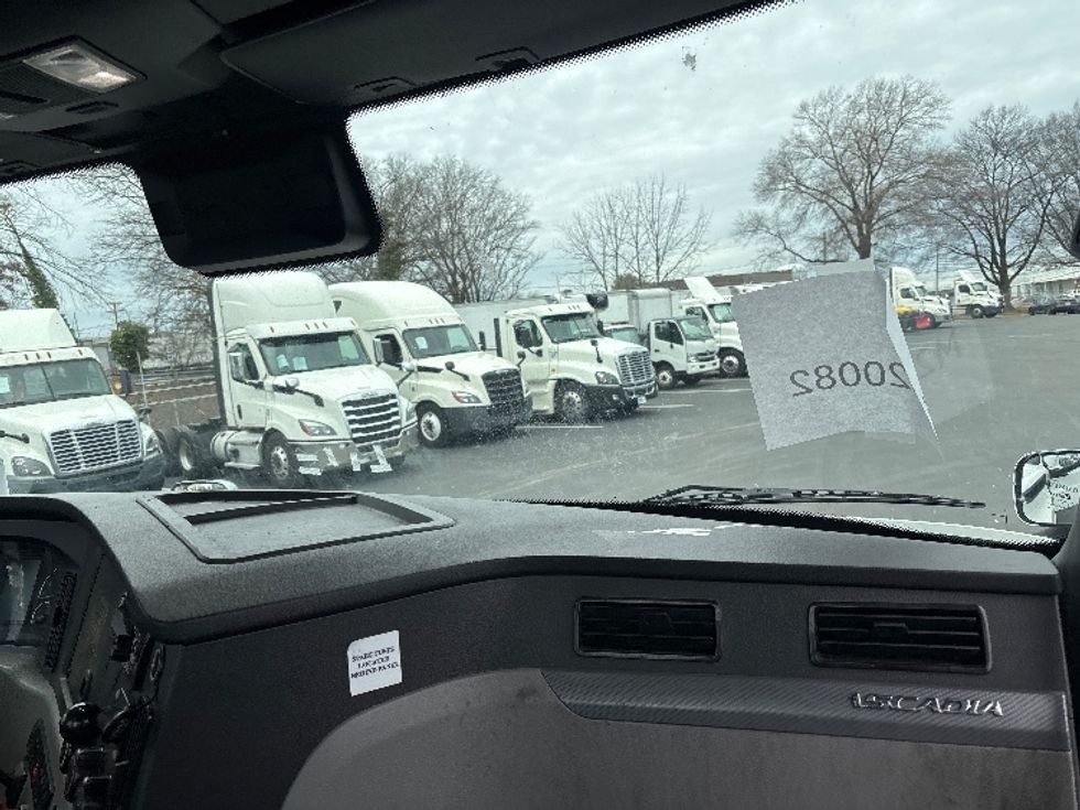 Day Cab Tractor-Heavy Duty Tractors-Freightliner-2021-T11664ST-Burlington-NJ-280,085\n\t\tmiles-$ 58,250 - Image 13