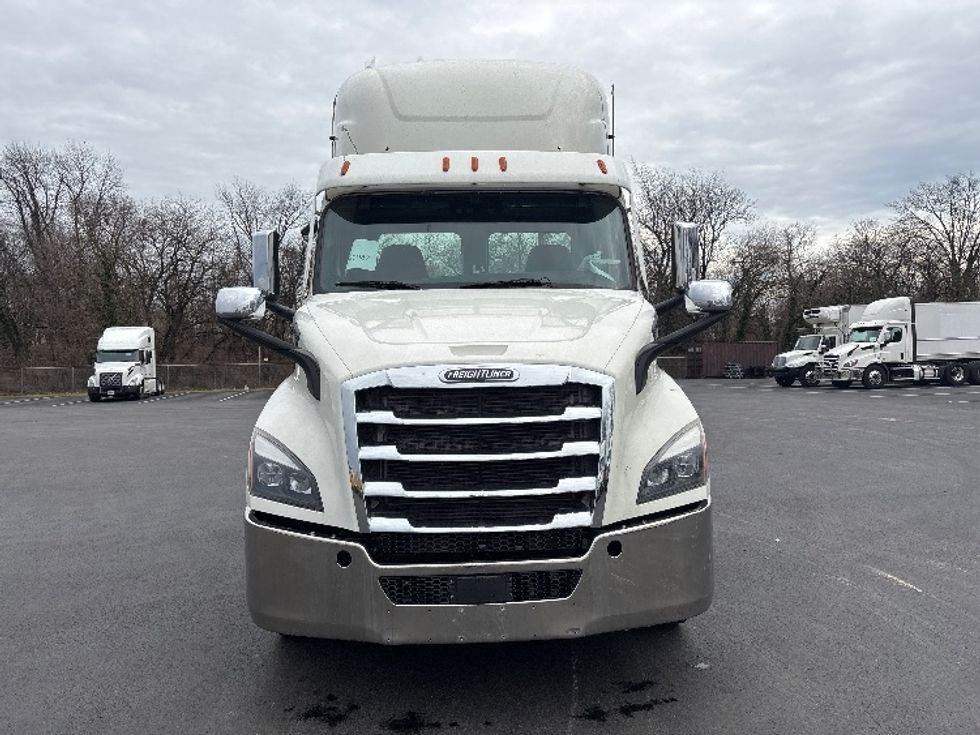 Day Cab Tractor-Heavy Duty Tractors-Freightliner-2021-T11664ST-Burlington-NJ-280,085\n\t\tmiles-$ 58,250 - Image 2
