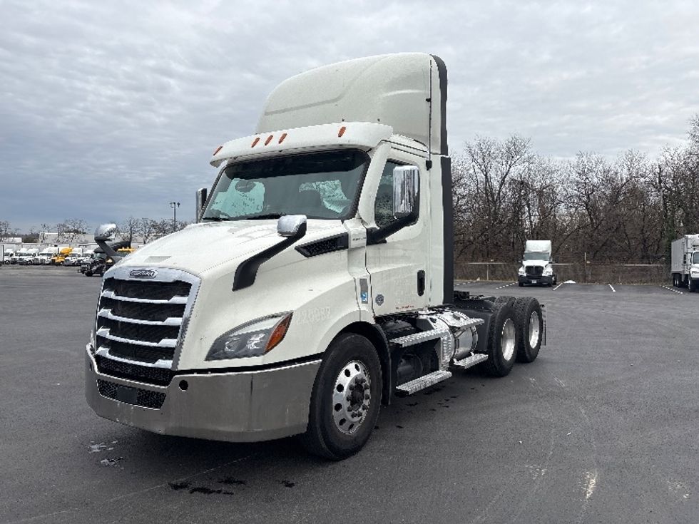 Day Cab Tractor-Heavy Duty Tractors-Freightliner-2021-T11664ST-Burlington-NJ-280,085\n\t\tmiles-$ 58,250 - Image 3