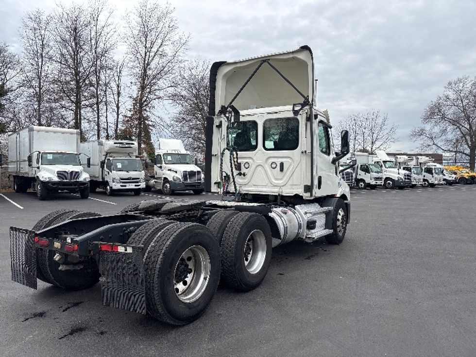Day Cab Tractor-Heavy Duty Tractors-Freightliner-2021-T11664ST-Burlington-NJ-280,085\n\t\tmiles-$ 58,250 - Image 7