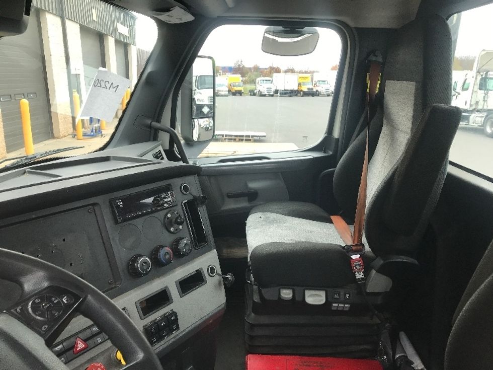 Day Cab Tractor-Heavy Duty Tractors-Freightliner-2021-T11664ST-Burlington-NJ-324,157\n\t\tmiles-$ 57,750 - Image 10