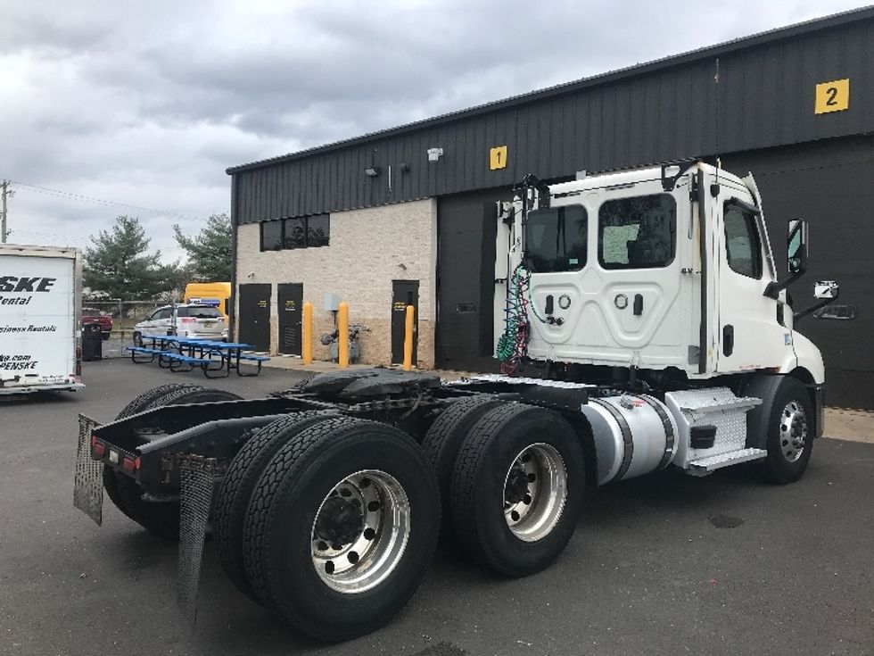 Day Cab Tractor-Heavy Duty Tractors-Freightliner-2021-T11664ST-Burlington-NJ-324,157\n\t\tmiles-$ 57,750 - Image 7