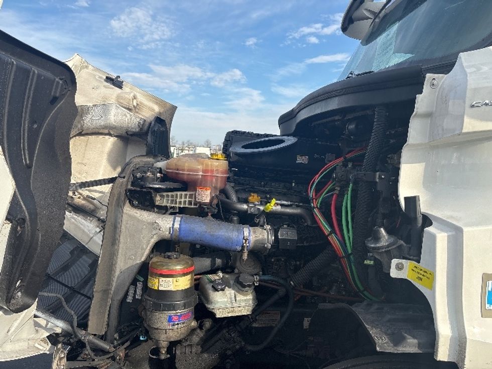 Day Cab Tractor-Heavy Duty Tractors-Freightliner-2021-T11664ST-Burlington-NJ-332,021\n\t\tmiles-$ 55,250 - Image 16