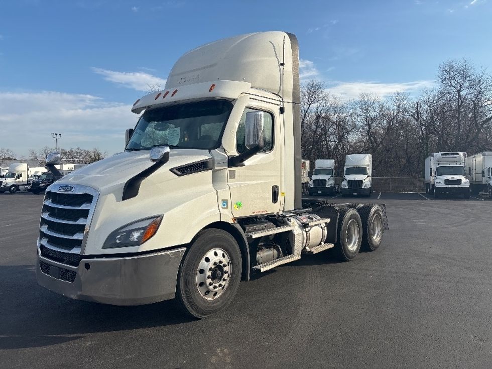 Day Cab Tractor-Heavy Duty Tractors-Freightliner-2021-T11664ST-Burlington-NJ-332,021\n\t\tmiles-$ 55,250 - Image 3