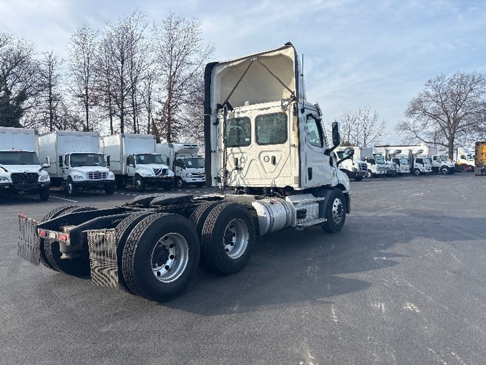 Day Cab Tractor-Heavy Duty Tractors-Freightliner-2021-T11664ST-Burlington-NJ-332,021\n\t\tmiles-$ 55,250 - Image 7