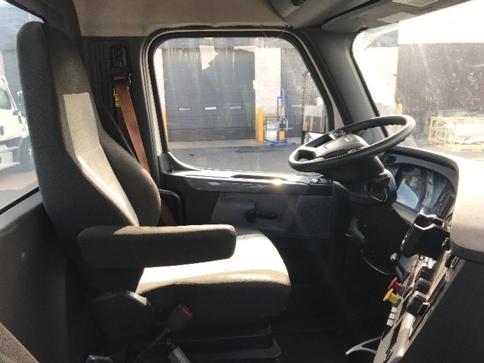 Day Cab Tractor-Heavy Duty Tractors-Freightliner-2021-T11664ST-Burlington-NJ-332,830\n\t\tmiles-$ 57,250 - Image 14