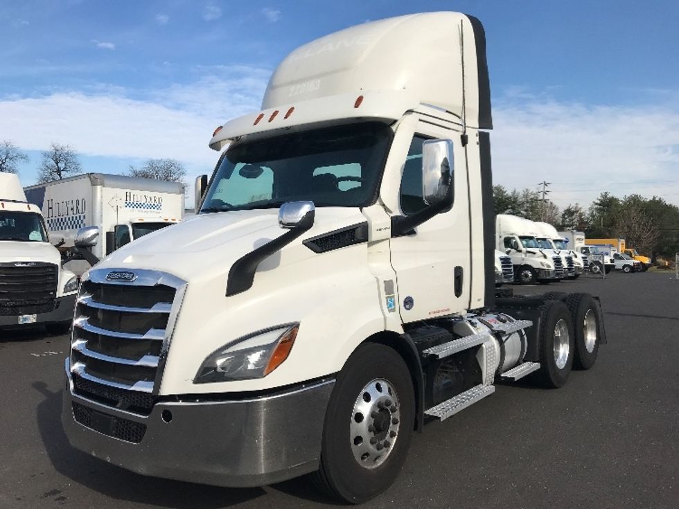 Day Cab Tractor-Heavy Duty Tractors-Freightliner-2021-T11664ST-Burlington-NJ-332,830\n\t\tmiles-$ 57,250 - Image 17