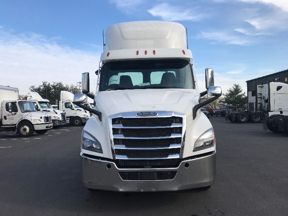 Day Cab Tractor-Heavy Duty Tractors-Freightliner-2021-T11664ST-Burlington-NJ-332,830\n\t\tmiles-$ 57,250 - Image 2