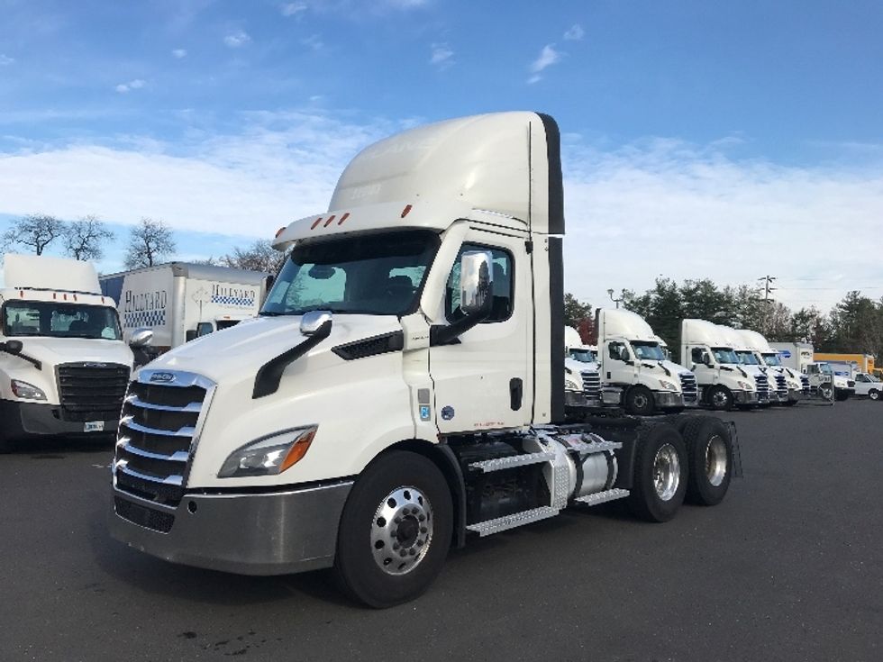 Day Cab Tractor-Heavy Duty Tractors-Freightliner-2021-T11664ST-Burlington-NJ-332,830\n\t\tmiles-$ 57,250 - Image 3