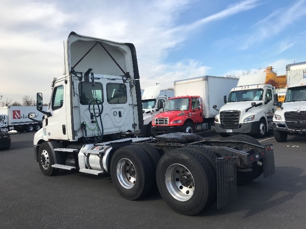 Day Cab Tractor-Heavy Duty Tractors-Freightliner-2021-T11664ST-Burlington-NJ-332,830\n\t\tmiles-$ 57,250 - Image 5