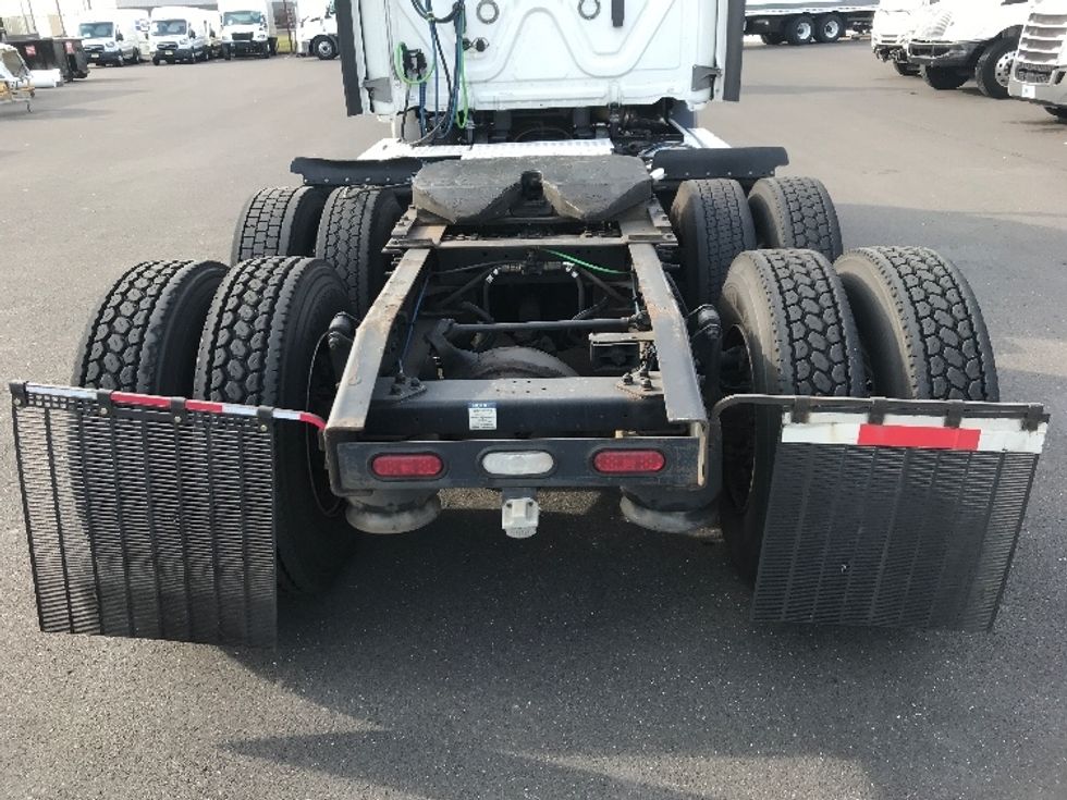 Day Cab Tractor-Heavy Duty Tractors-Freightliner-2021-T11664ST-Burlington-NJ-332,830\n\t\tmiles-$ 57,250 - Image 6