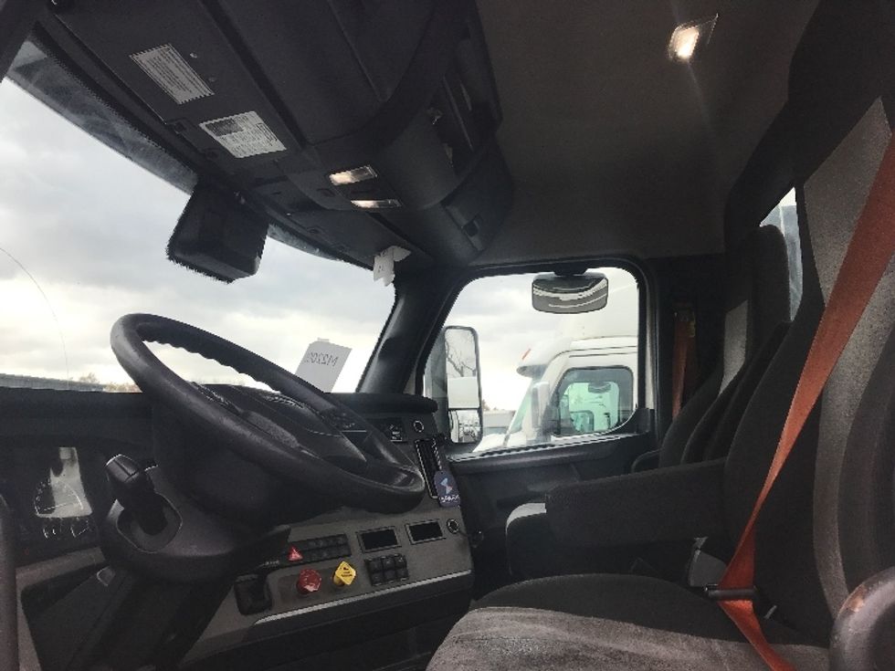 Day Cab Tractor-Heavy Duty Tractors-Freightliner-2021-T11664ST-Burlington-NJ-350,248\n\t\tmiles-$ 56,500 - Image 10