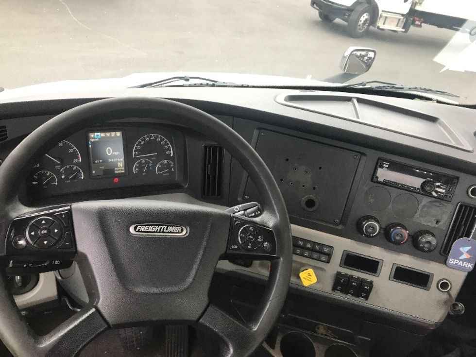 Day Cab Tractor-Heavy Duty Tractors-Freightliner-2021-T11664ST-Burlington-NJ-350,248\n\t\tmiles-$ 56,500 - Image 11
