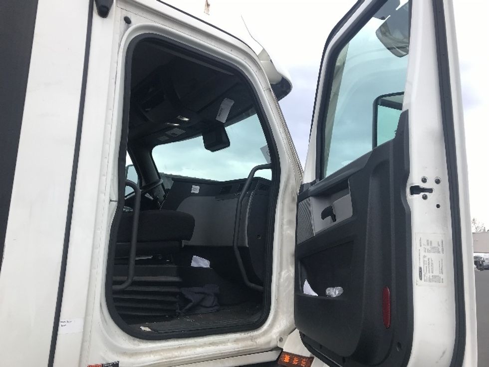 Day Cab Tractor-Heavy Duty Tractors-Freightliner-2021-T11664ST-Burlington-NJ-350,248\n\t\tmiles-$ 56,500 - Image 12