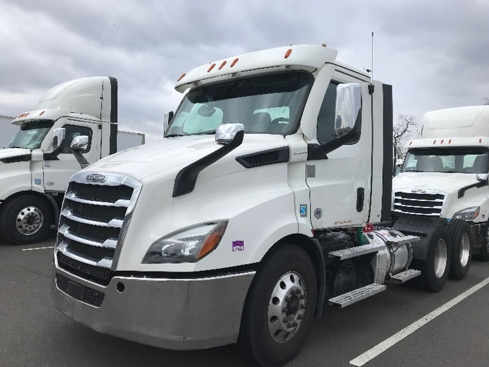 2021 Freightliner Cascadia 116" Day cab photo 3