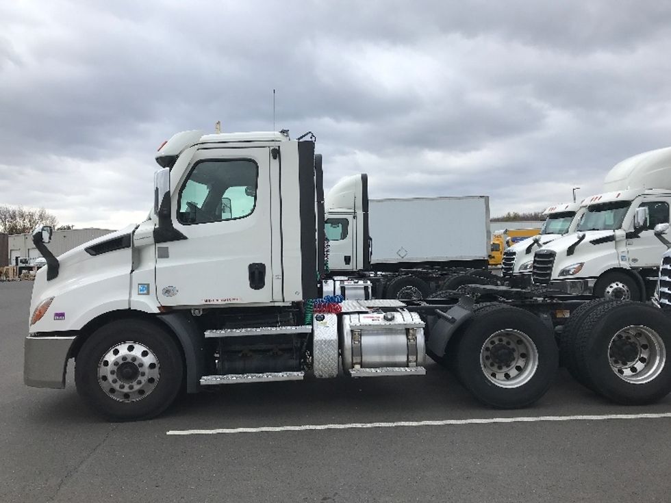 2021 Freightliner Cascadia 116" Day cab photo 4