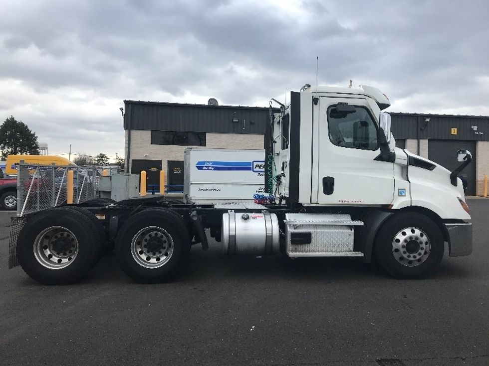 Day Cab Tractor-Heavy Duty Tractors-Freightliner-2021-T11664ST-Burlington-NJ-350,248\n\t\tmiles-$ 56,500 - Image 8