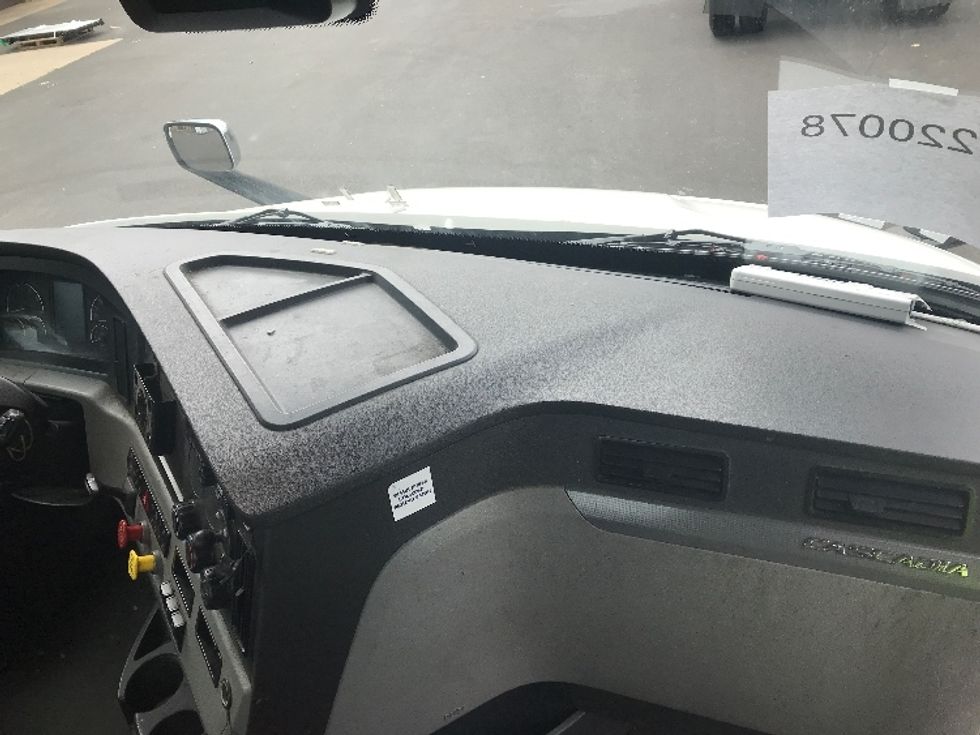 Day Cab Tractor-Heavy Duty Tractors-Freightliner-2021-T11664ST-Burlington-NJ-356,698\n\t\tmiles-$ 55,750 - Image 13