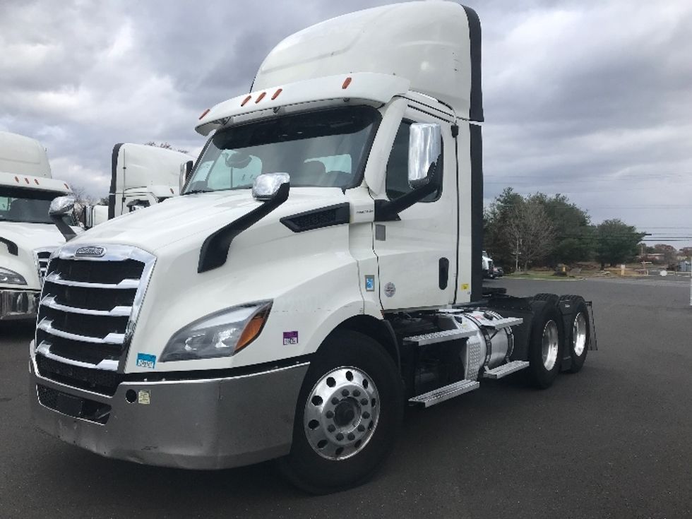Day Cab Tractor-Heavy Duty Tractors-Freightliner-2021-T11664ST-Burlington-NJ-356,698\n\t\tmiles-$ 55,750 - Image 3