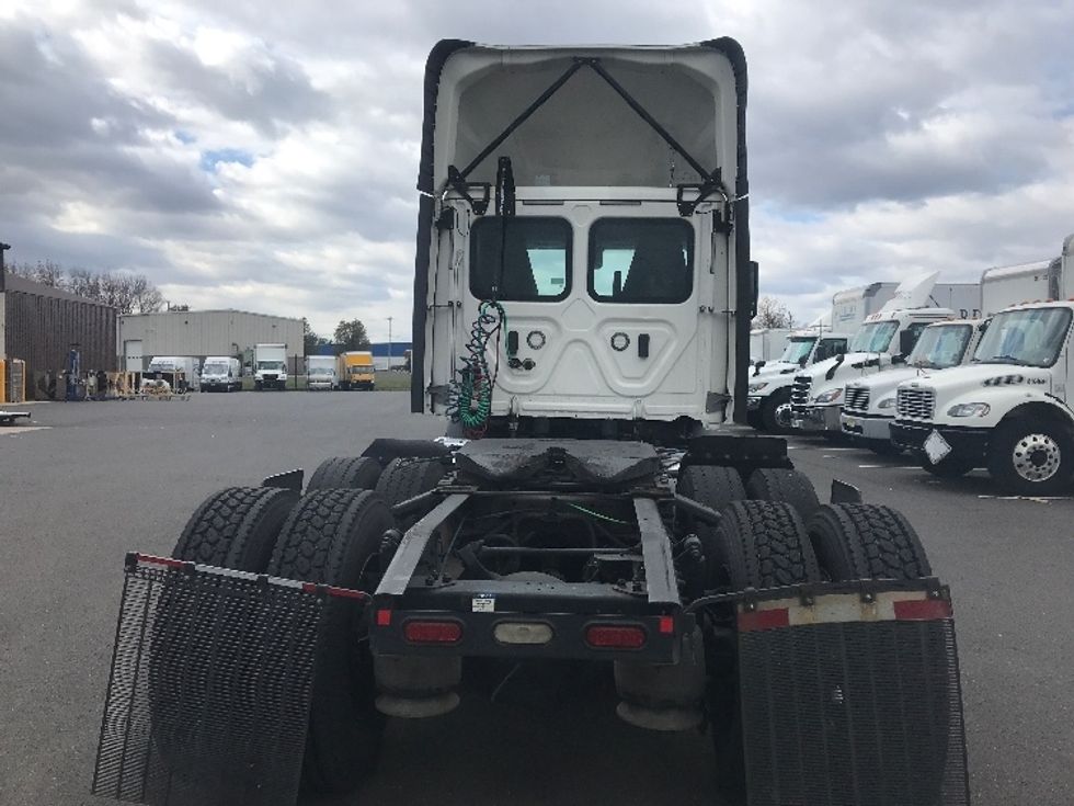 Day Cab Tractor-Heavy Duty Tractors-Freightliner-2021-T11664ST-Burlington-NJ-356,698\n\t\tmiles-$ 55,750 - Image 6